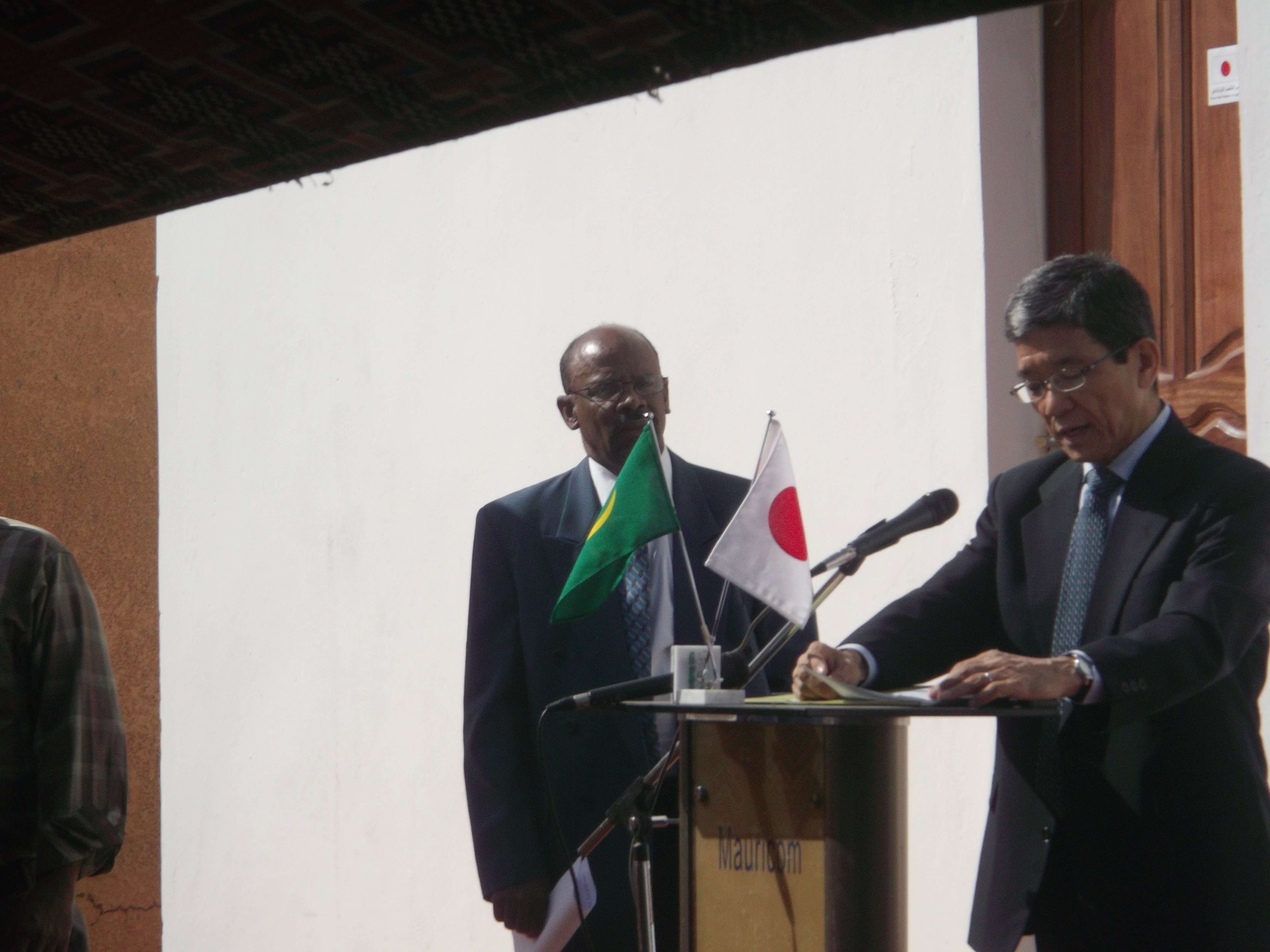 Photo de son excellence l'ambassadeur du Japon en Mauritanie Mr  Jun YOSHIDA    lors de la  cérémonie de   réception de l'aménagement du centre de santé de Toujounine financé par le Japon